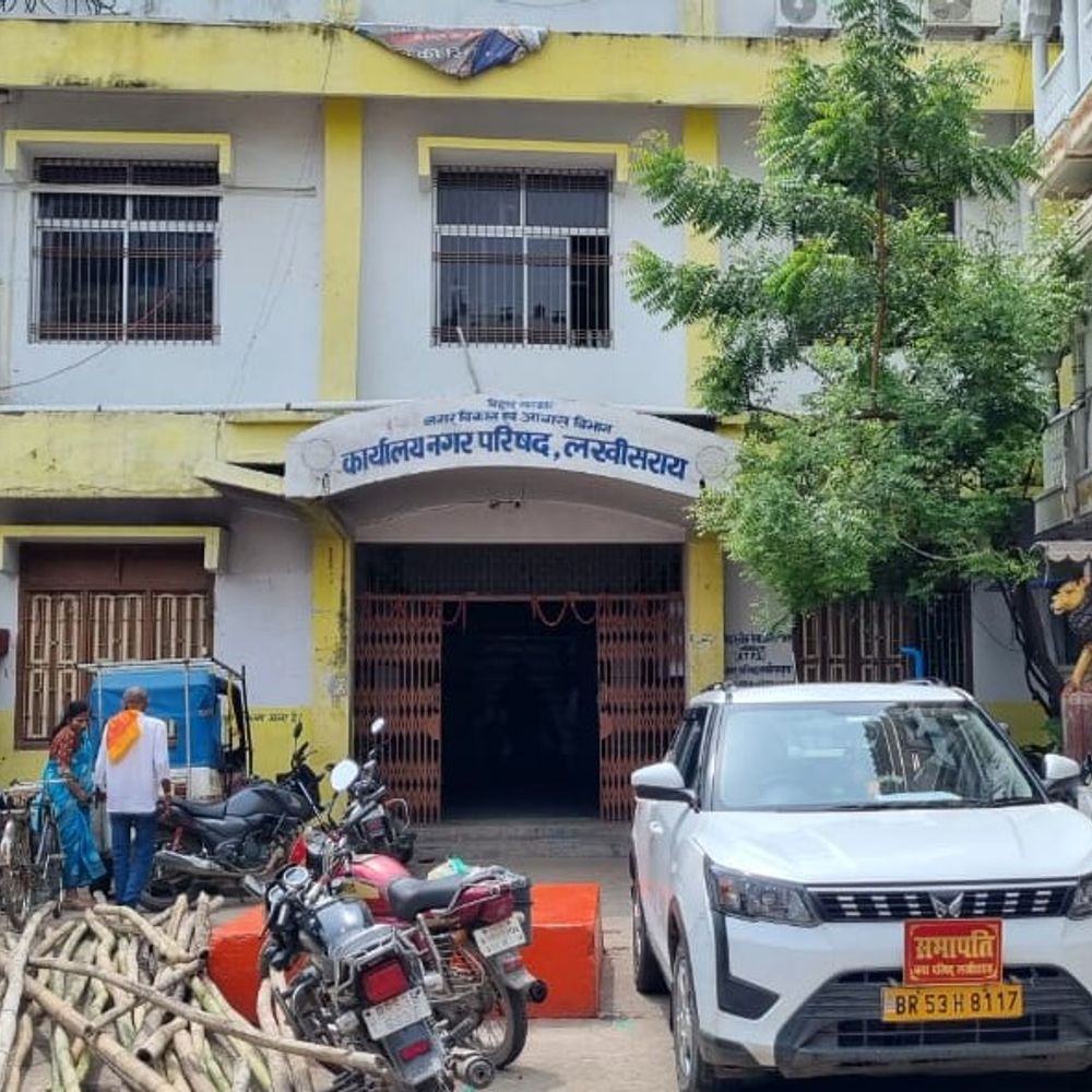 लखीसराय में बिना नक्शा पास कराए बन रहे मकान:नगर परिषद करेगी कार्रवाई, अवैध निर्माण कराने वालों की लिस्ट तैयार