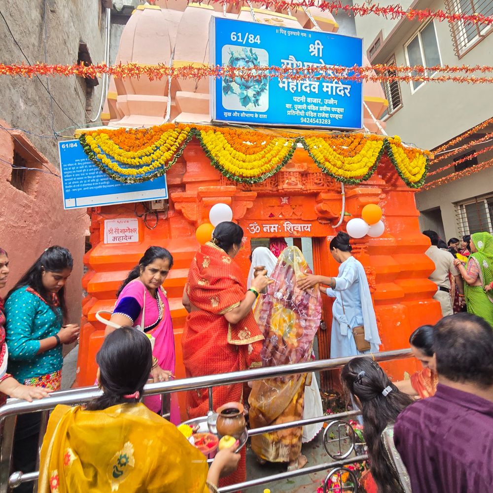 हरतालिका तीज पर सौभाग्येश्वर मंदिर में महिलाओं की भीड़:रात 12 बजे से लम्बी लाइनों में लगकर पूजन करने पहुंची महिलाएं