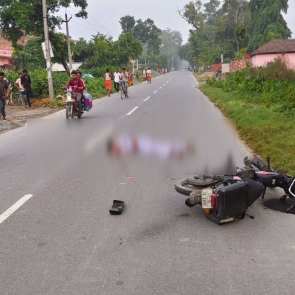 कुशीनगर में ट्रक की टक्कर से बाइक सवार की मौत:पोस्टमार्टम के लिए भेजा गया शव, चालक की तलाश में जुटी पुलिस