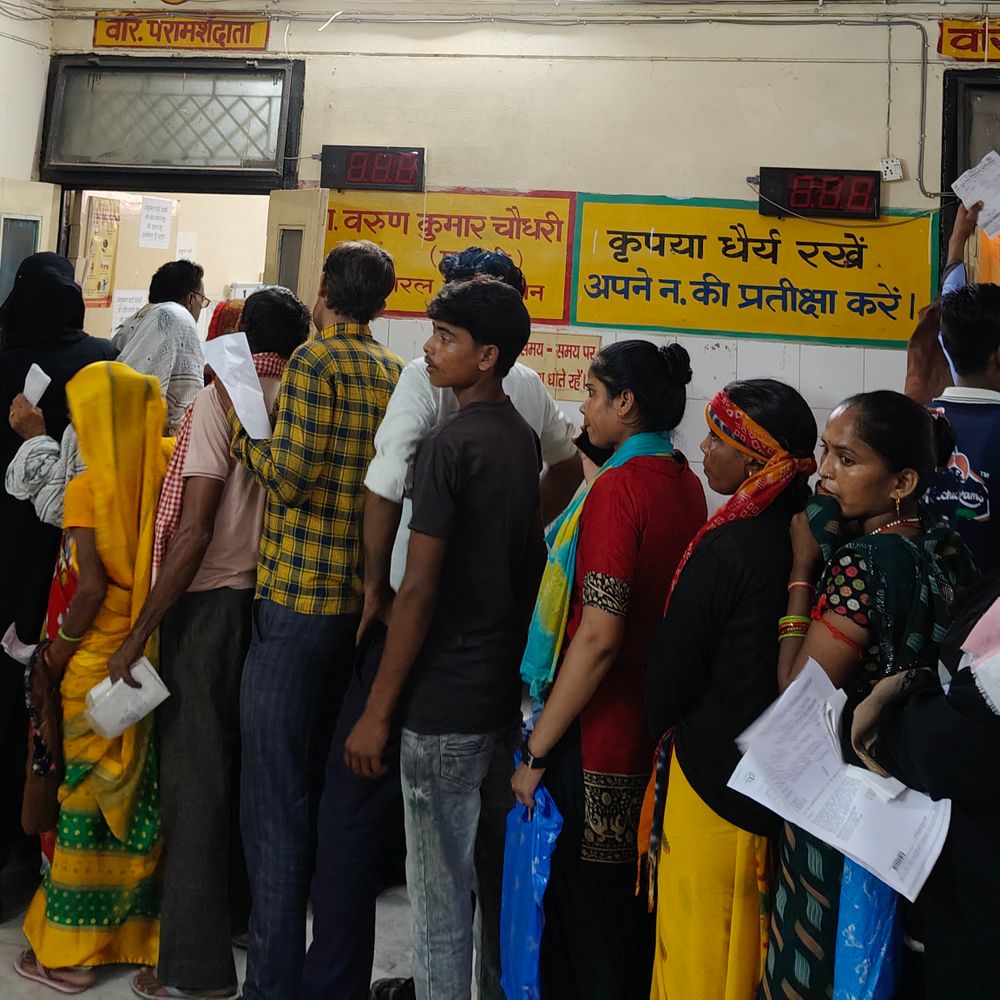 हाथरस में मलेरिया और डेंगू का खतरा:वायरल फीवर और उल्टी-दस्त के मरीजों की भरमार, 10 में मलेरिया की पुष्टि