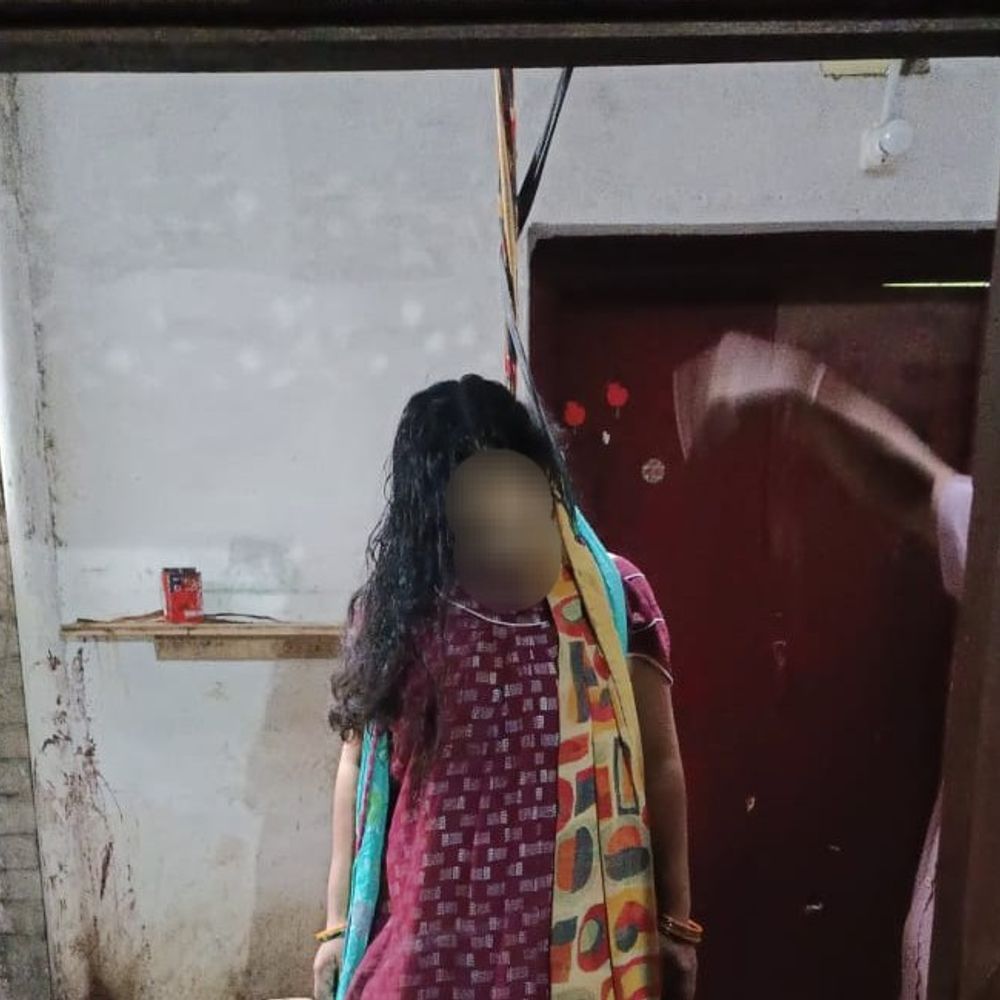 गाजीपुर में विवाहिता की संदिग्ध मौत:फंदे से लटकता मिला शव, मायके वालों ने लगाया हत्या का आरोप