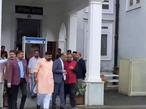 हिमाचल CM के खिलाफ सुधीर का प्रिविलेज मोशन रिजेक्ट:BJP विधायकों और मंत्री नेगी में गतिरोध जारी; नहीं पूछे सवाल, सत्तापक्ष-विपक्ष में तीखी नोकझोंक