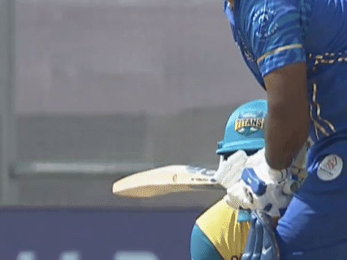 केरल क्रिकेट लीग में एक बॉल पर 13 रन बने:सैमसन ने सिजोमोन जोसफ की नो बॉल के बाद फ्री हिट पर सिक्स लगाया