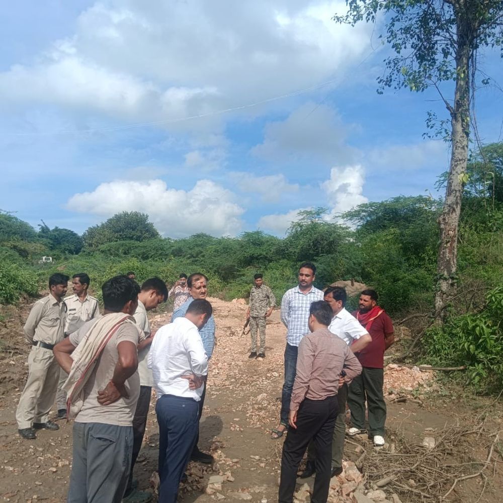 दतिया में अवैध तरीके से छुपा रखी थी रेत:1235 ट्रॉली रेत जब्त, बाजार में कीमत करीब 49 लाख रुपए