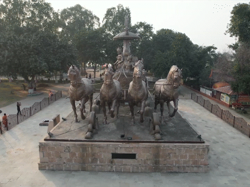 KU 'गीता इनसाइट्स चैलेंज' में प्राइज मनी पर विवाद:तीन हिस्सों में बांटी राशि, विजेता छात्र की SC आयोग में शिकायत, VC को नोटिस