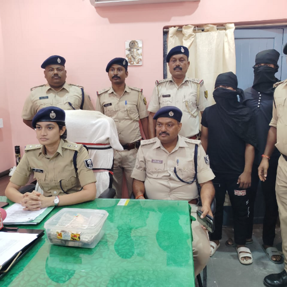 पूर्णिया में 3.20 लाख की लूट की घटना फर्जी निकली:शॉप का स्टाफ ही निकला मास्टरमाइंड; रुपए गबन करने के लिए दोस्त के साथ बनाया प्लान
