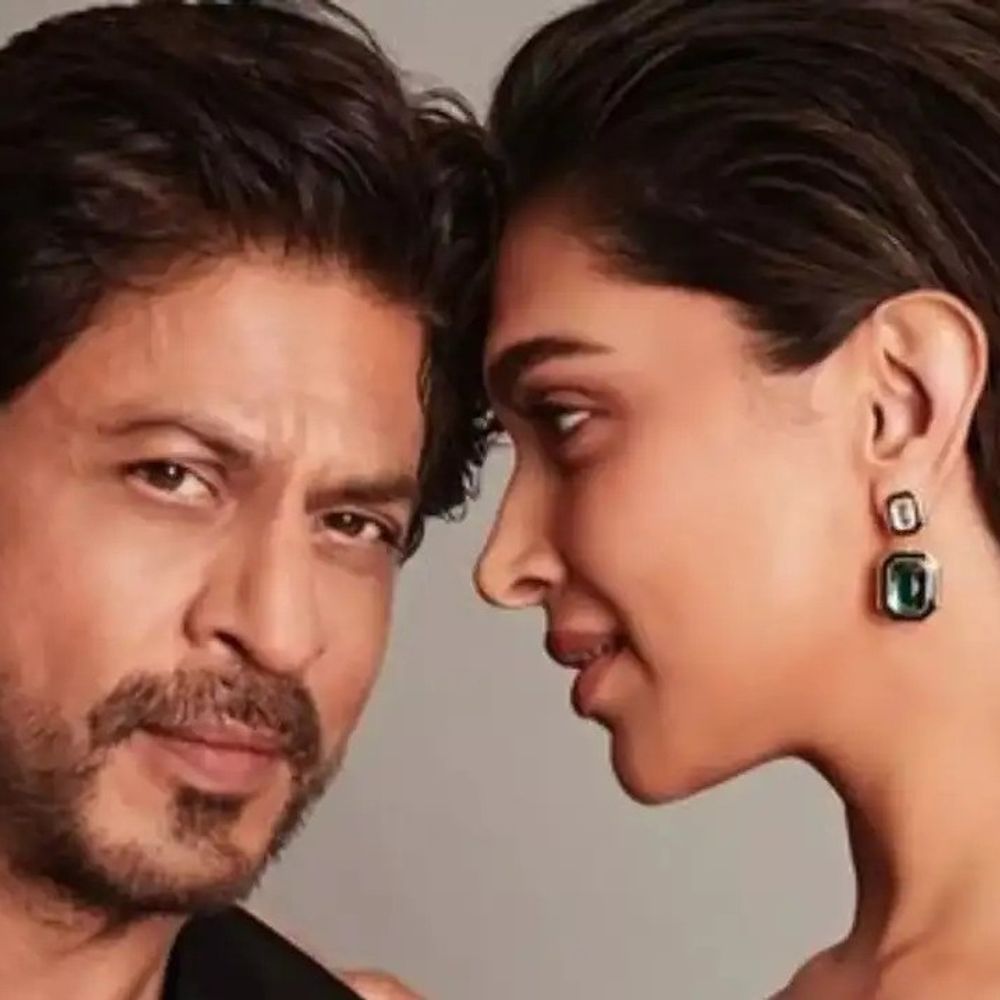 भरतपुर में शाहरुख खान और दीपिका पादुकोण पर FIR:वकील का आरोप- डिफेक्टिव वाहनों की ब्रांडिंग करते हैं, हुंडई की कार से परेशान