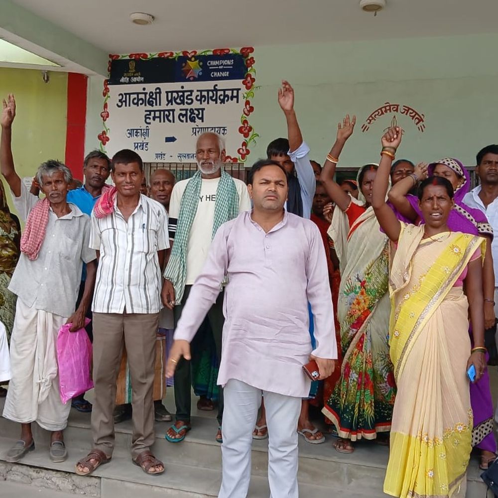 भागलपुर में मुआवजे के लिए बाढ़ पीड़ितों ने किया प्रदर्शन:प्रशासन के खिलाफ की नारेबाजी, 'बाढ़ राहत राशि में भ्रष्टाचार नहीं चलेगा' लगे नारे