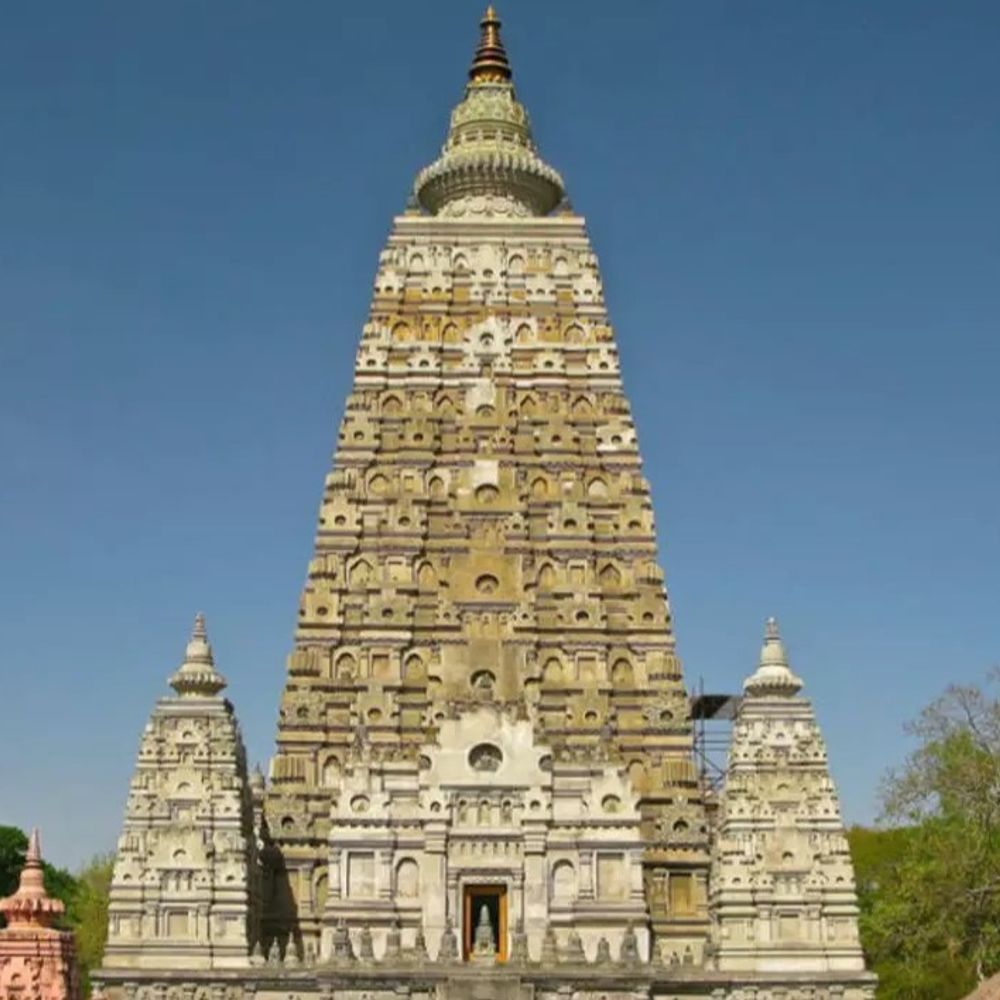 महाबोधि मंदिर कार्यालय परिसर में ड्रोन गिरने से मचा हड़कंप:सुरक्षा-व्यवस्था पर सवाल, नियम के खिलाफ बौद्ध भिक्षु ने उड़ाया; जांच के आदेश