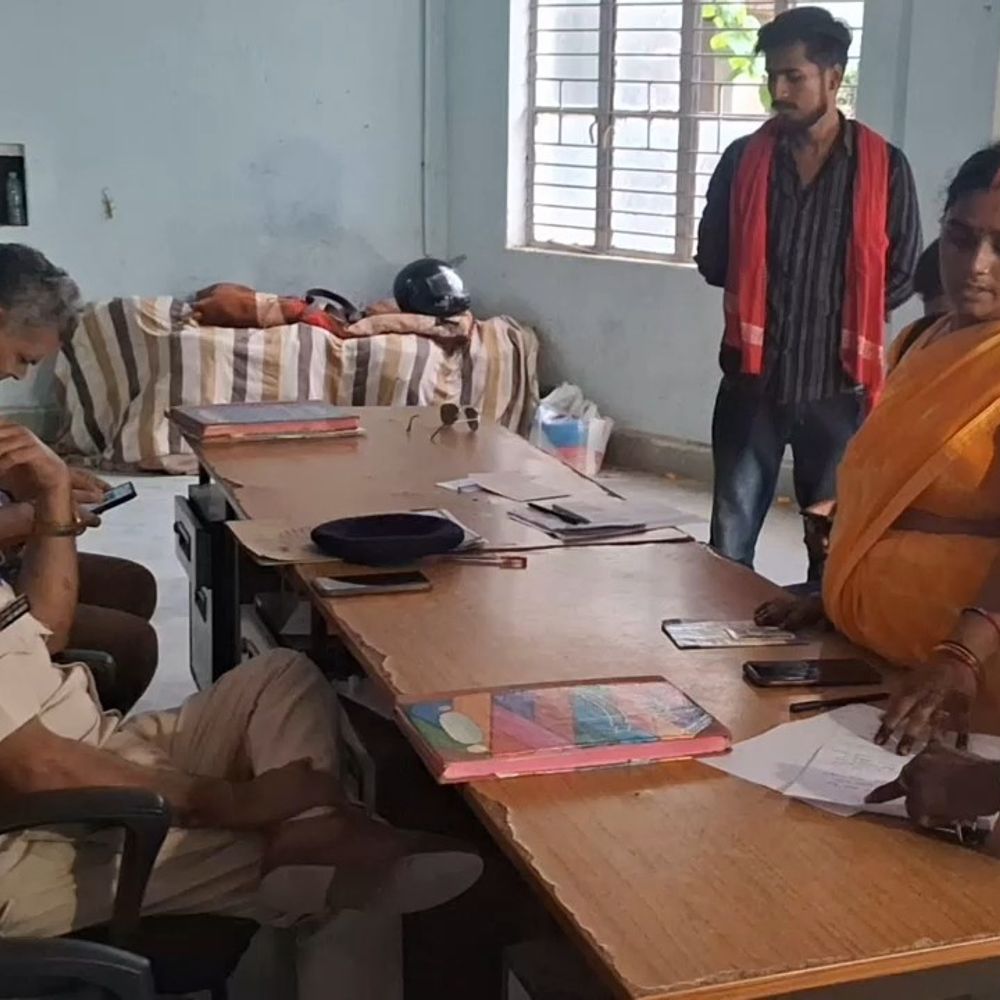 कैमूर में एटीएम में कार्ड बदलकर ठगी:महिला के खाते से 41 हजार रुपए निकाले, पुलिस थाने के चक्कर लगवाए