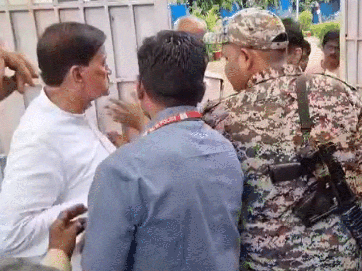 भाजपा विधायक ने कलेक्टर पर हाथ उठाया, गाली दी:भिंड में खाद संकट को लेकर बंगले के बाहर प्रदर्शन कर रहे थे; चोर भी कहा