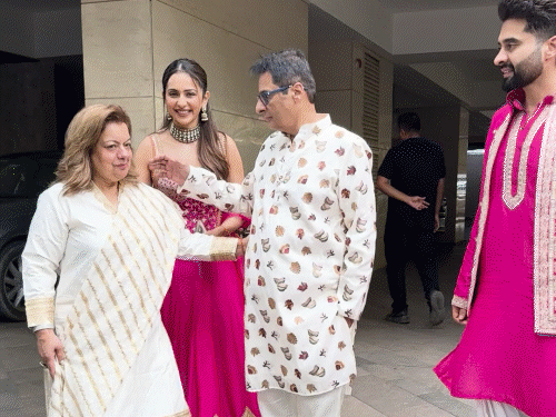 गणेश चतुर्थी: सेलेब्स ने किया बप्पा का स्वागत:जैकी भगनानी-रकुल प्रीत सिंह के घर में हुई आरती, अनुपमा के सेट पर भी हुई बप्पा की स्थापना