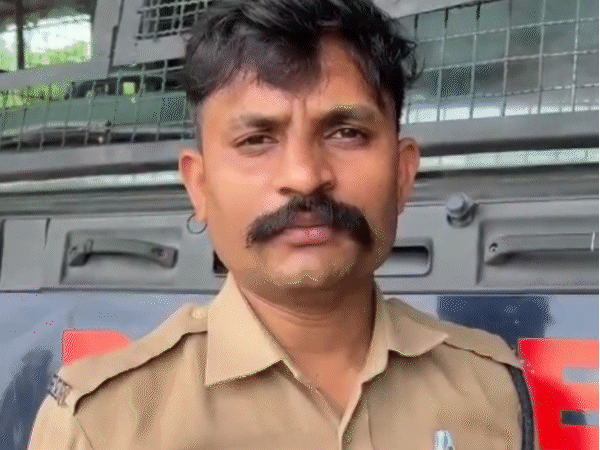 कुत्ते के लिए आरआई ने कॉन्स्टेबल को बेल्ट से पीटा:खरगोन में रात डेढ़ बजे घर बुलाया, गालियां दीं; नौकरी से निकलवाने की धमकी दी