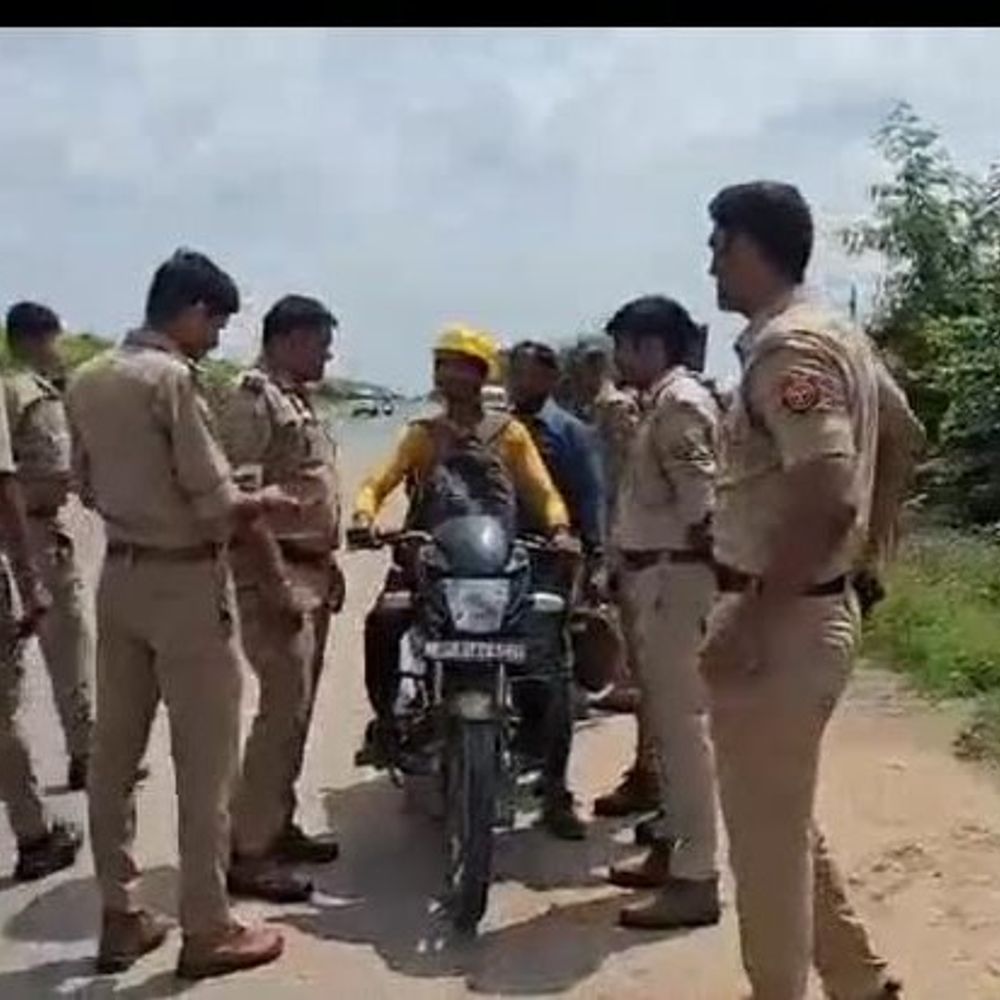 NH-34 पर पुलिस की सघन चेकिंग:ओवरलोड वाहनों की जांच, नियम तोड़ने वालों पर कार्रवाई