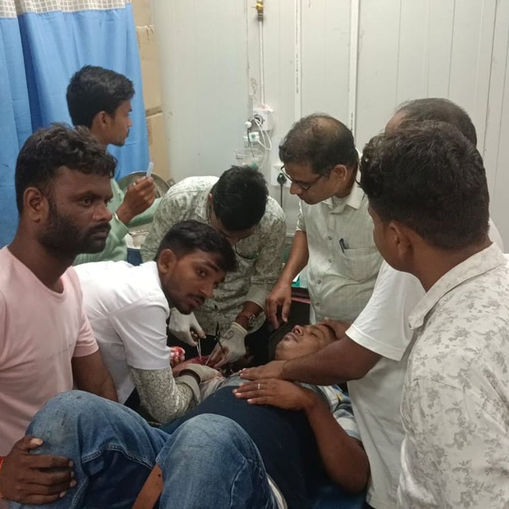 जहानाबाद में बिजली कर्मी पर चाकू से हमला:4 बदमाशों ने बाइक से मारा टक्कर, पैसे और सोने की चेन लूटी