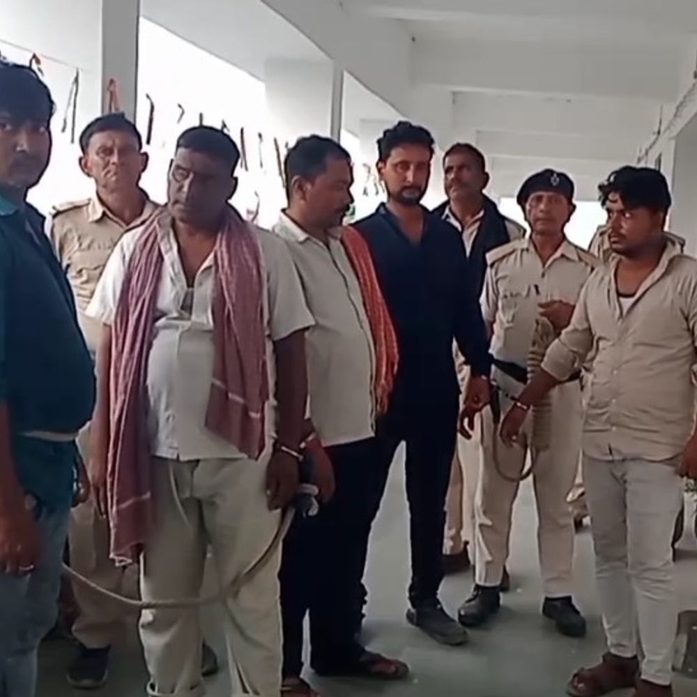 बेतिया में फर्जी शादी गिरोह का भंडाफोड़, 9 गिरफ्तार:बिहार में 5 पुरुष और 4 महिलाएं अरेस्ट, बोलेरो-बाइक जब्त