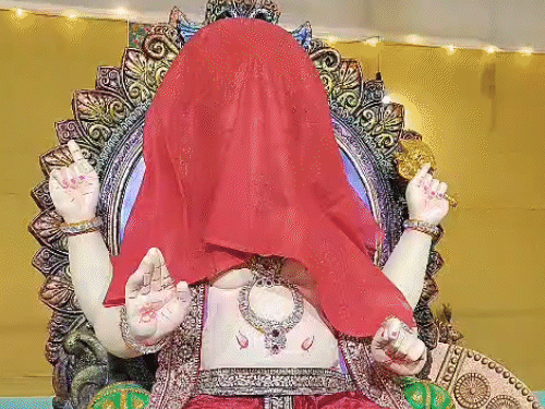 पटना में धूमधाम से मनाया जाएगा गणेश उत्सव:मुंबई से आई लालबाग के राजा की 6 फीट प्रतिमा, 35 लाख का हीरा-जड़ित मुकुट होगा आकर्षण