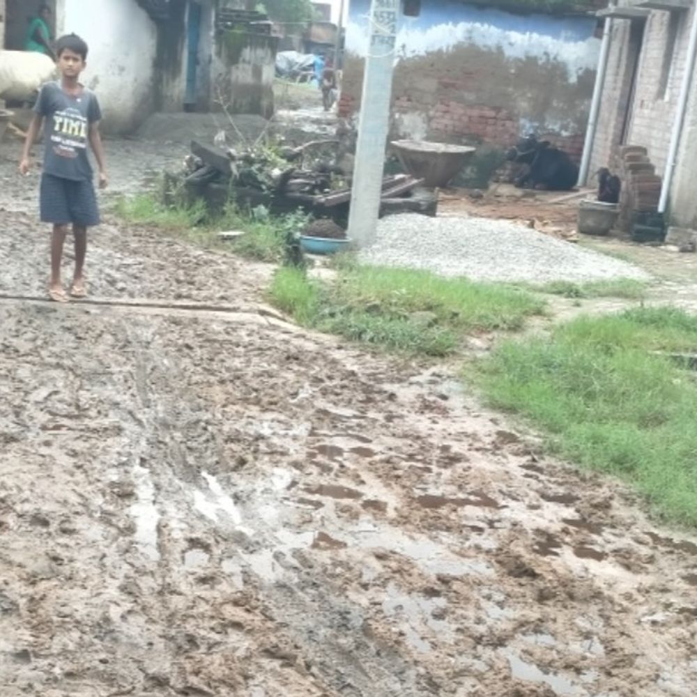 रोड नहीं होने पर वोट नहीं देने का ऐलान:औरंगाबाद में ग्रामीणों ने किया वोट बहिष्कार, कहा- आजादी के बाद नहीं बनीं सड़क
