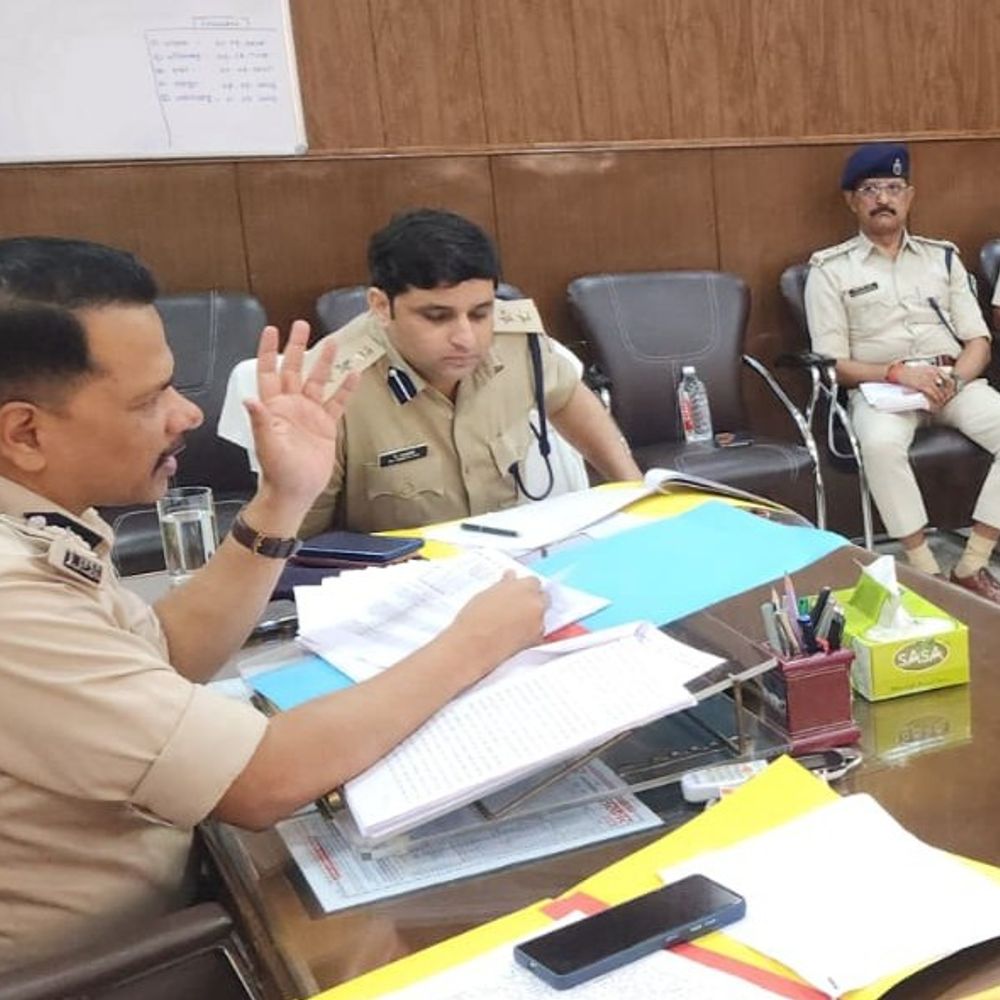असामाजिक तत्वों पर होगी कड़ी कार्रवाई:चुनाव और अपराध पर पैनी नजर, मगध आईजी ने दिए सख्त निर्देश; 101 अफसरों का तबादला
