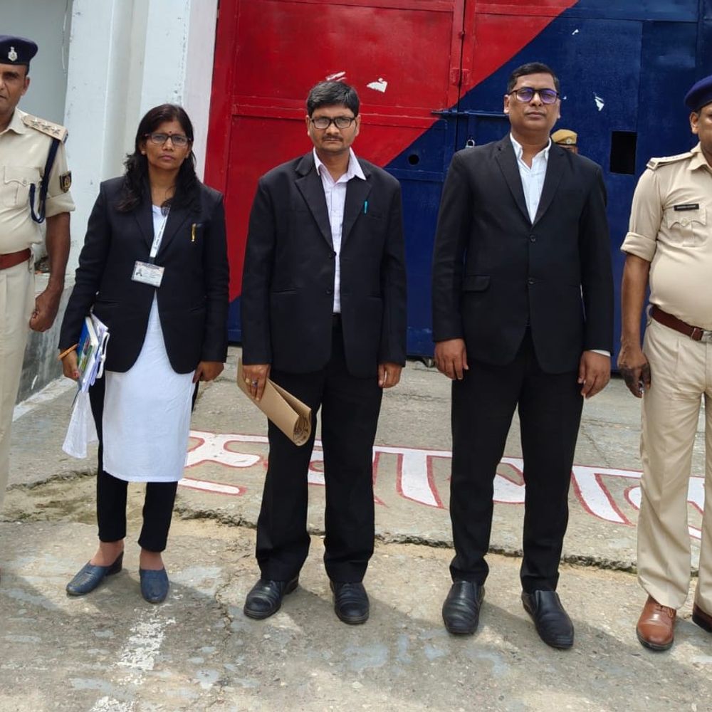 शिवहर में न्यायाधीश ने मंडल कारा का निरीक्षण किया:कैदियों के लिए टेलीफोन बूथ की मरम्मत और वार्ड नामांकन का दिया निर्देश