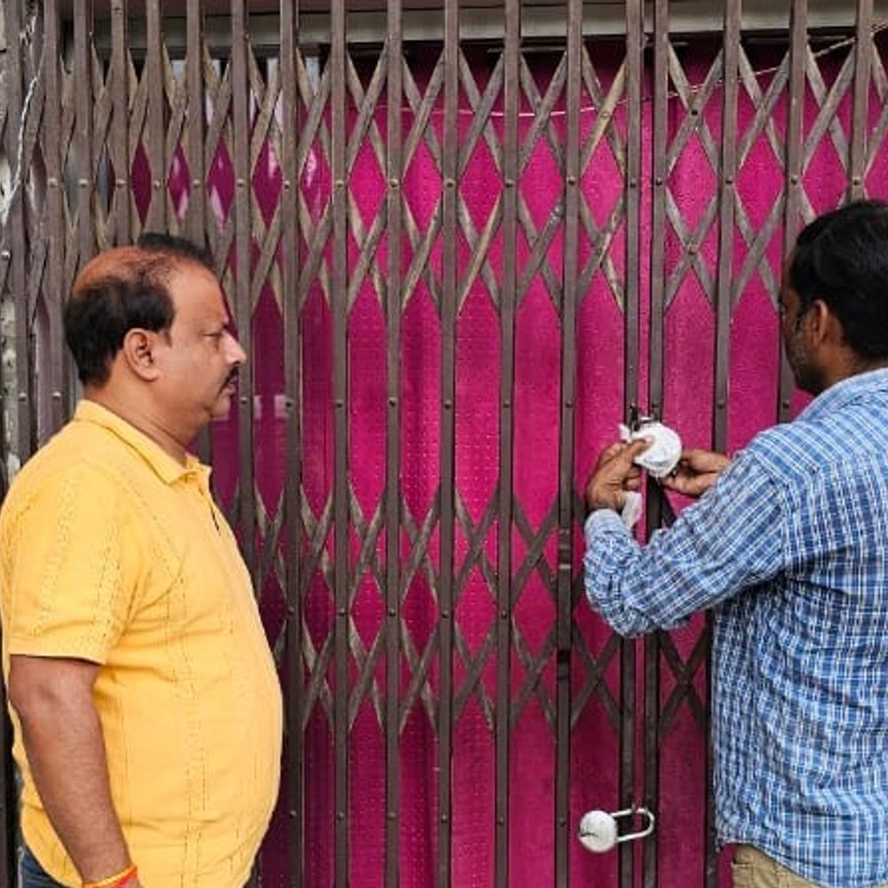 लखीमपुर में न्यू लाइफ हॉस्पिटल सील:अवैध अस्पताल में प्रसव के दौरान बच्चेदानी निकालने का मामला