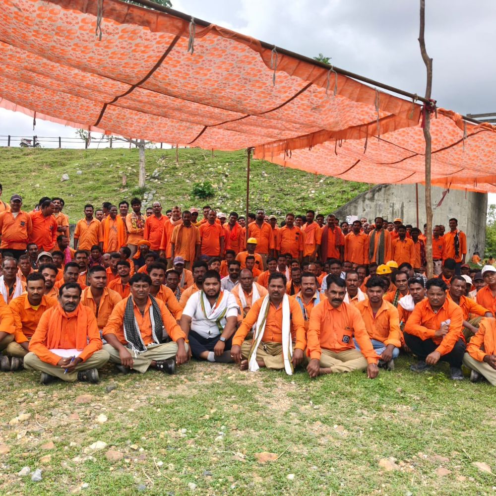 NTPC सीपत में मजदूरों की हड़ताल:वेतन वृद्धि और सुरक्षा उपकरणों की मांग, 400 कर्मचारी आंदोलन में शामिल