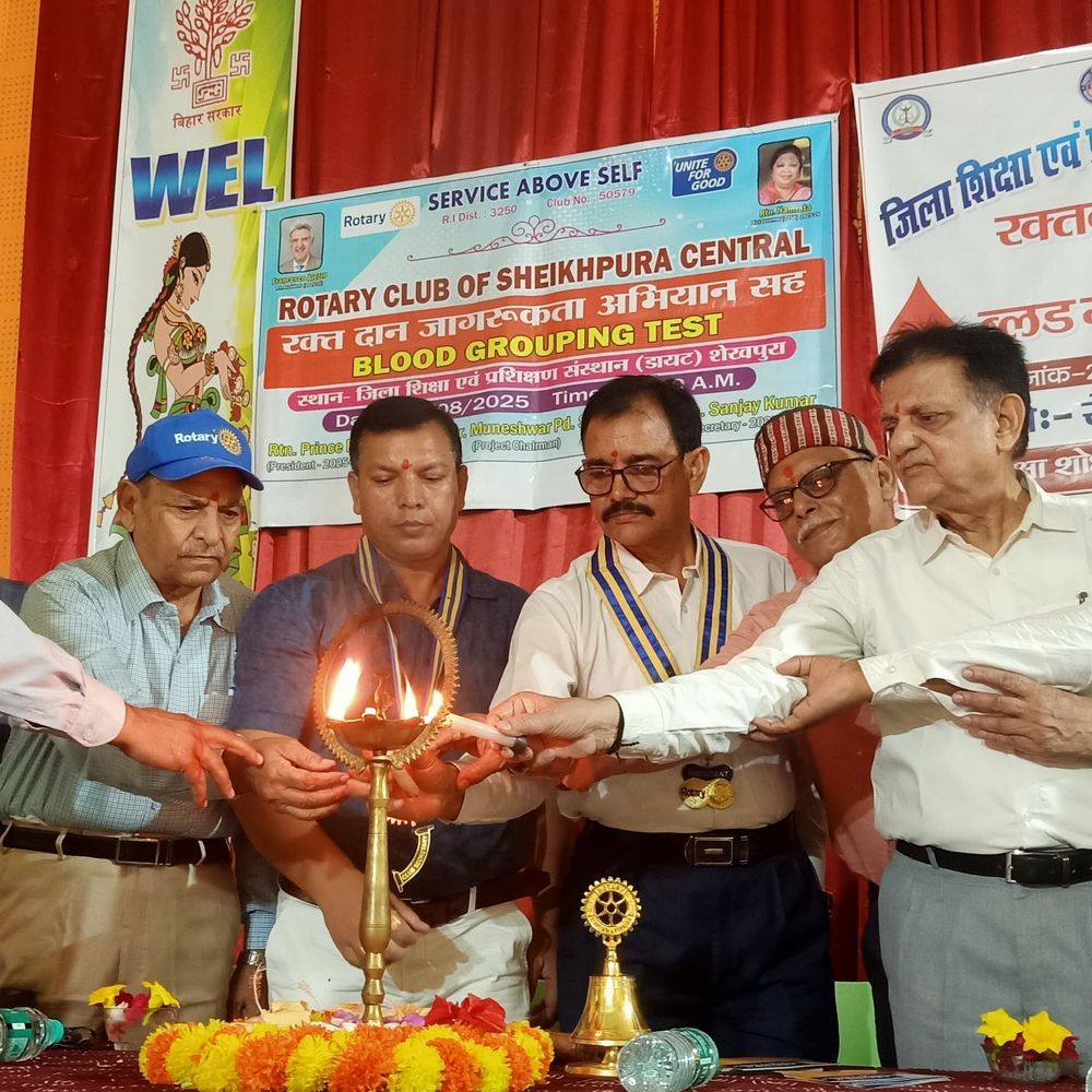 DIET में रक्तदान जागरूकता और ब्लड ग्रुप जांच शिविर:शेखपुरा में 150 ट्रेनरों ने करवाई जांच, रोटरी क्लब ने किया आयोजन
