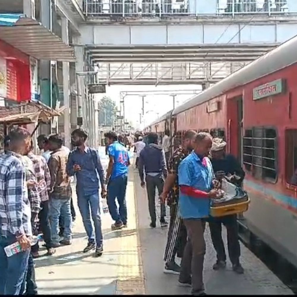 धनबाद-गोरखपुर स्पेशल ट्रेन की शुरुआत:14 सितंबर से 30 नवंबर तक चलेगी 22 कोच वाली ट्रेन, जौनपुर होगा रूट