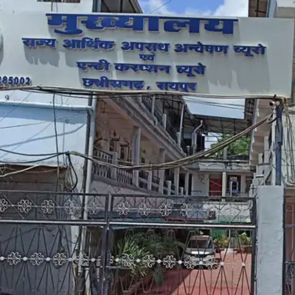 झारखंड से दो आरोपियों को EOW ने लिया ट्रांजिट रिमांड:कल अतुल सिंह और मुकेश मनचंदा को रायपुर कोर्ट में किया जाएगा पेश, दोनों श्री ओम साई बेवरेजेस के डायरेक्टर