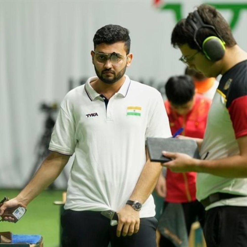 एशियाई शूटिंग चैंपियनशिप:अनीश भनवाला ने 25 मीटर पिस्टल में सिल्वर; भारत 74 मेडल के साथ टॉप पर बरकरार