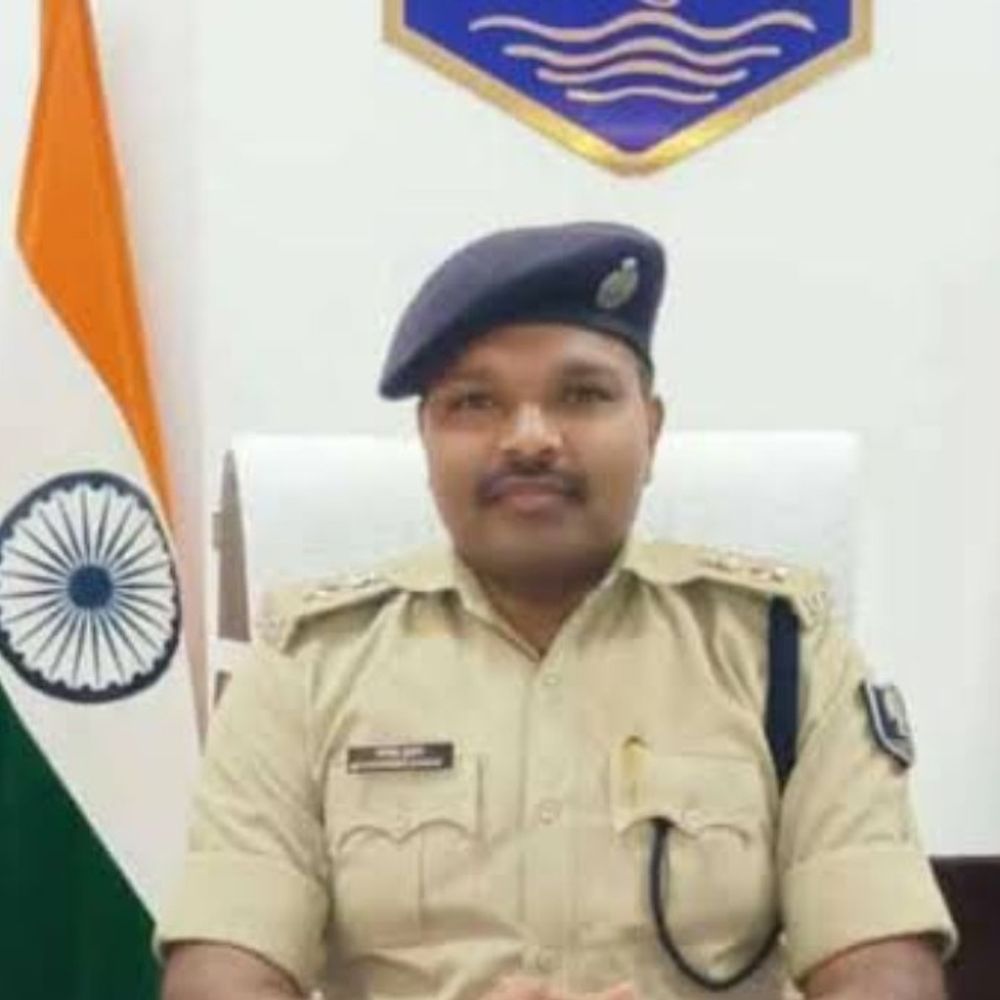 मधुबनी में 3 पुलिसकर्मी निलंबित:  एसपी ने गैस एजेंसी में डकैती के मामले में की कार्रवाई, थाना प्रभारी से स्पष्टीकरण मांगा – Madhubani News