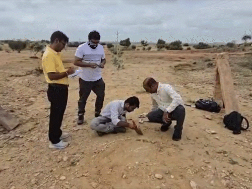 रेगिस्तान में 20 करोड़ साल पुराने मगरमच्छ का कंकाल:गांव वालों ने पिंजरे में बंद किया, 24 घंटे दे रहे पहरा, वैज्ञानिक जुटे जांच में