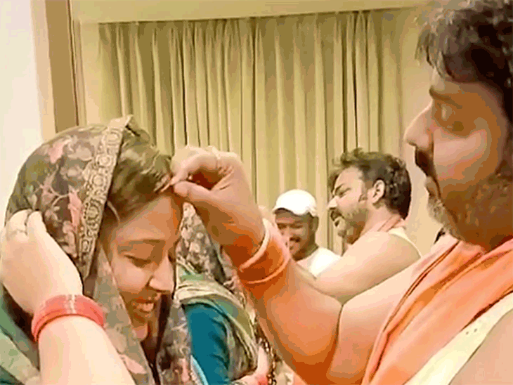 भोजपुरी सिंगर पवन सिंह पर पत्नी ने लगाए गंभीर आरोप:बोलीं- मेरे मां-बाप की इज्जत से खेला जा रहा, आत्मदाह के अलावा कोई ऑप्शन नहीं बचा