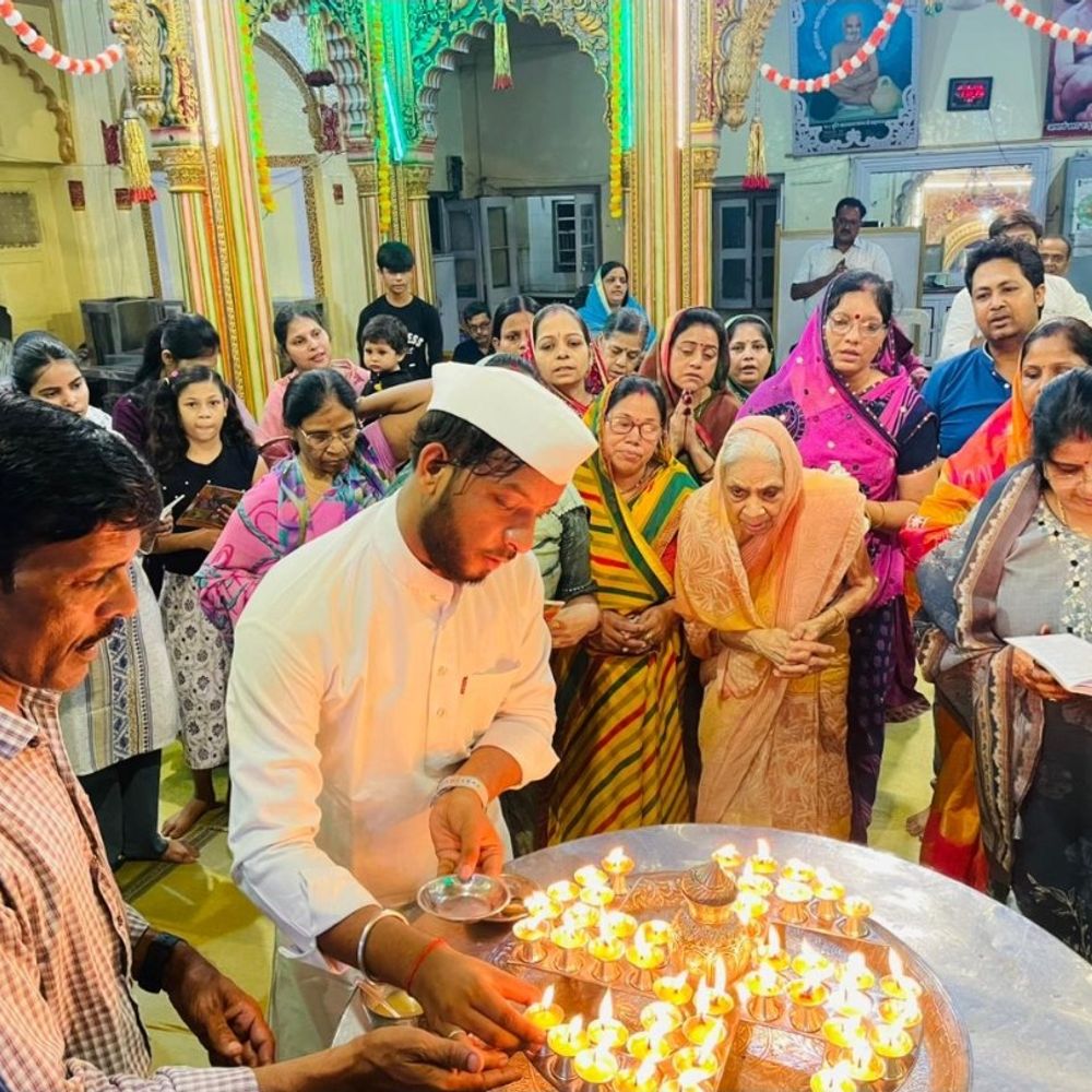 दसलक्षण महापर्व पर जैन मंदिरों में भीड़:अभिषेक, शांति धारा पूजन और प्रतियोगिताओं का आयोजन
