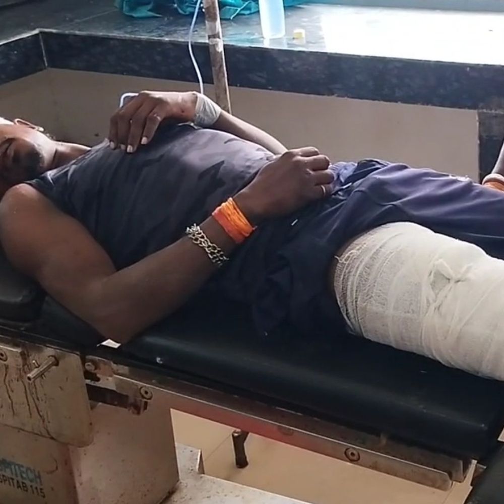 कोडरमा में पिकअप वैन और बाइक की टक्कर:  मरकच्चो से झुमरीतिलैया जा रहे तीन युवक घायल, एक की हालत नाजुक – koderma News