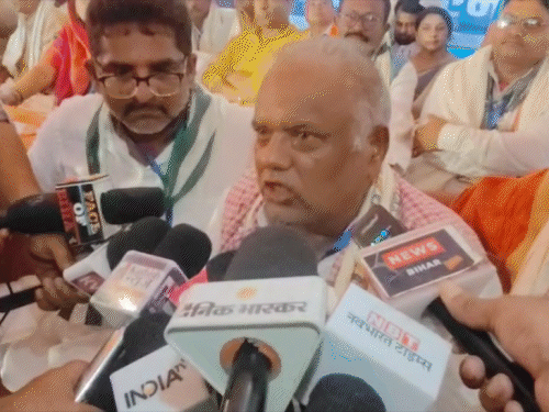 बर्दाश्त नहीं किया जाएगा अपमान- श्रवण कुमार:बेगूसराय में मंत्री बोले- कार्यकर्ताओं ने नहीं पहन रखी चूड़ी, हमें संयम बरतना है