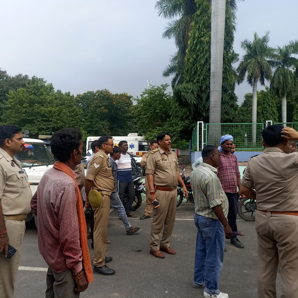 सोनभद्र में युवक की मौत:एनसीएल बीना में कचरा डंप करते समय हादसा, 30 फीट गहरी खाई में ट्रैक्टर पलटा