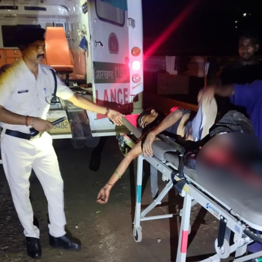 ​​​​​​​कोडरमा में ट्रेन की चपेट में आया युवक:  शराब के नशे में रेलवे ट्रैक पार करते वक्त हुआ हादसा, एक पैर कटकर हुआ अलग – koderma News