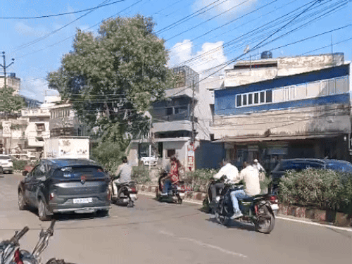 मेरठ में आज दिन में बादल छाए रहेंगे:सूरज की तपिश कम होगी, उमस बढ़ाएगी परेशानी