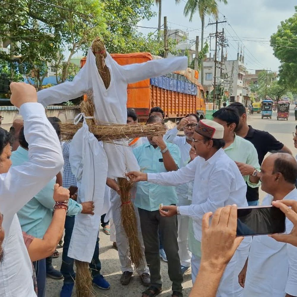 कटिहार में कांग्रेस कार्यकर्ताओं पर हमले का विरोध:  पीएम-गृहमंत्री के खिलाफ की नारेबाजी, कार्यकर्ता बोले- राहुल की बढ़ती लोकप्रियता से भाजपा परेशान – Katihar News