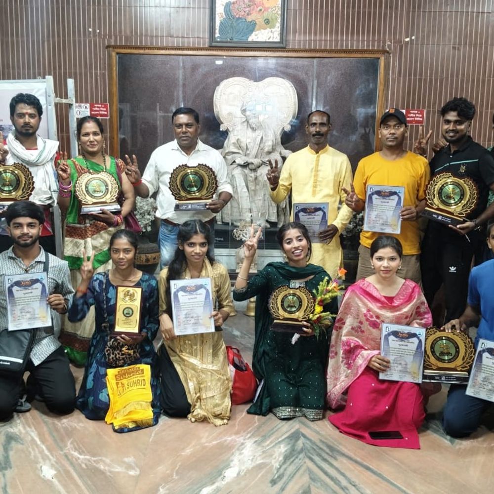 पश्चिम बंगाल में बेगूसराय की टीम ने हासिल की जीत:मुर्शिदाबाद में किया 'एक और युद्ध शांति के लिए' का नाटक; कहा- मेहनत से मिला अवॉर्ड