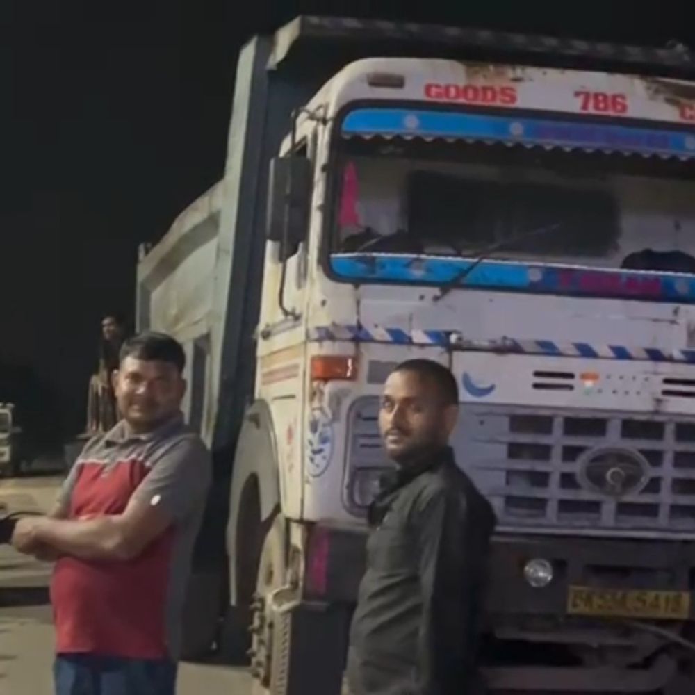 जमुई में 4000 लीटर विदेशी शराब जब्त, 2 तस्कर गिरफ्तार:झारखंड से बिहार आ रहा था गिट्टी लदा ट्रक, 40 लाख शराब की कीमत