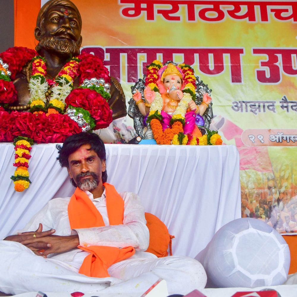 मुंबई में मराठा आरक्षण आंदोलन का दूसरा दिन:मनोज जरांगे बोले- ये आखिरी लड़ाई, देर हुई तो 2 दिन बाद पानी भी नहीं पीऊंगा