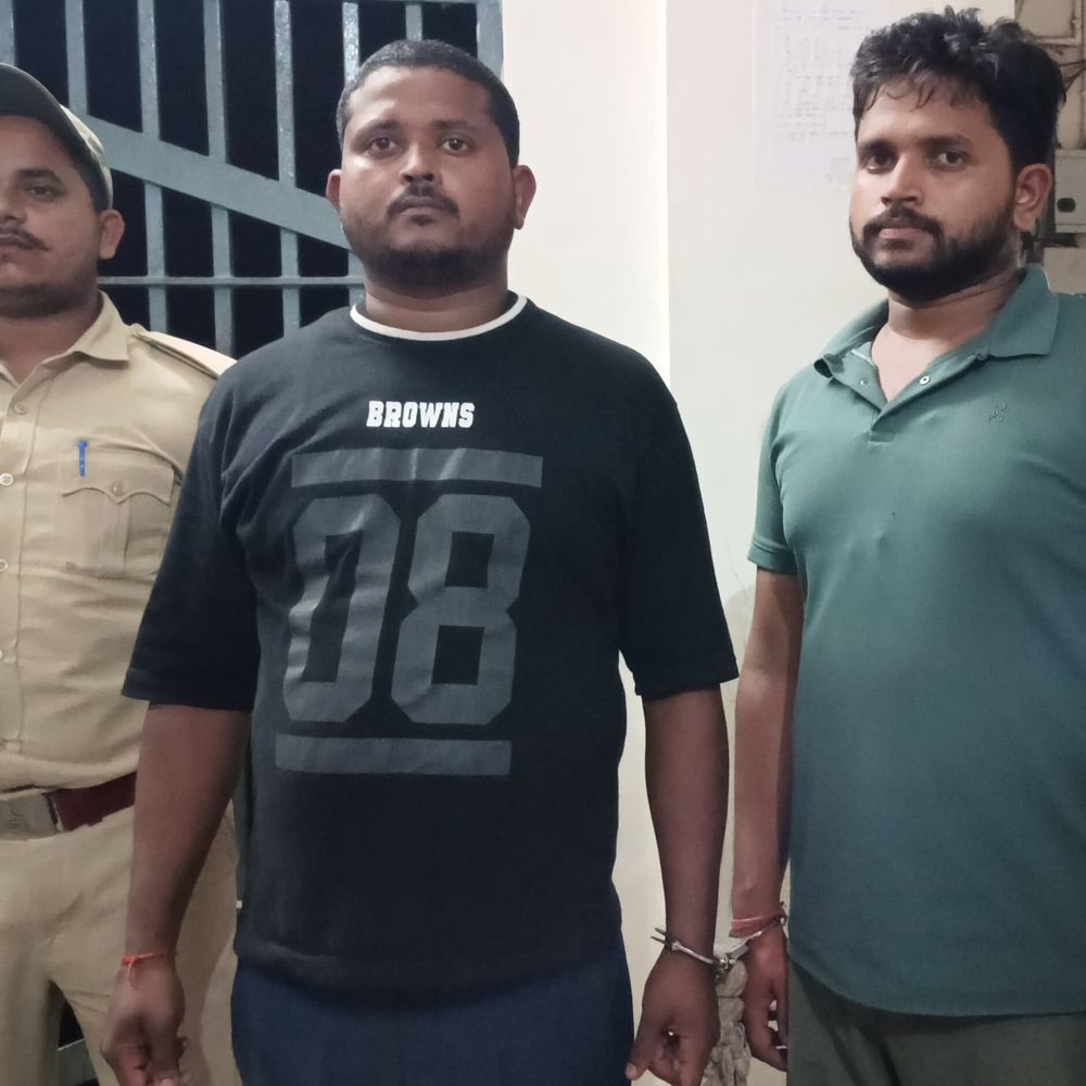 सहरसा पुलिस की छापेमारी में 4 बदमाश गिरफ्तार:4.66 लाख कैश किया बरामद, अवैध हथियार और शराब जब्त