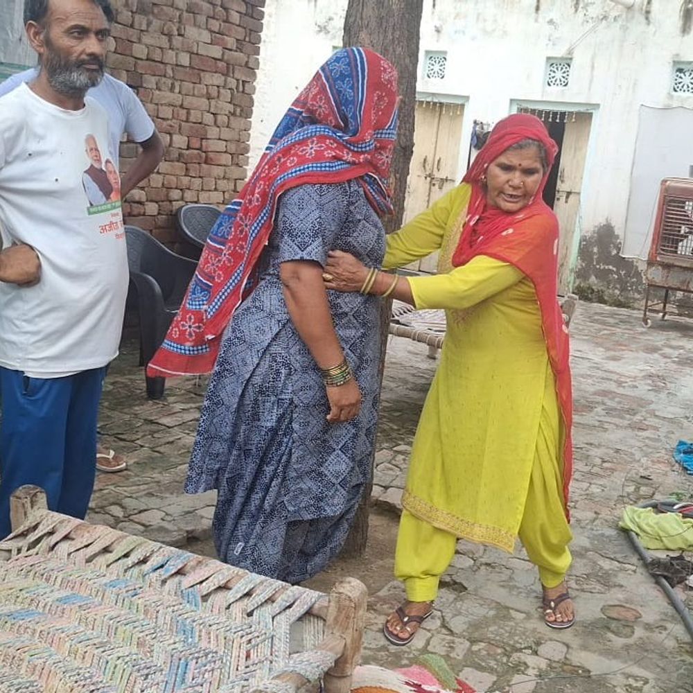 भिवानी में करंट लगने से व्यक्ति की मौत:  बहू-सास की हालत गंभीर, चीख सुनकर मदद के लिए पहुंचे थे – Siwani (Bhiwani) News