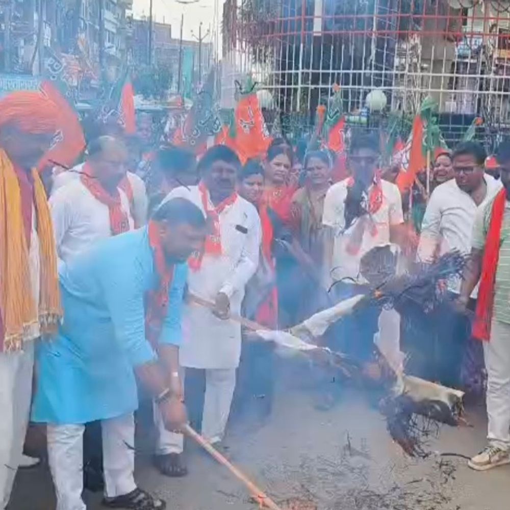 पीएम मोदी की मां को गाली देने का विरोध:  शेखपुरा में भाजपा कार्यकर्ताओं ने निकाला जुलूस, राहुल-तेजस्वी का पुतला फूंका – Sheikhpura News