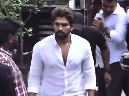 अल्लू अर्जुन की दादी का निधन:अंतिम संस्कार के लिए मुंबई से हैदराबाद पहुंचे 'पुष्पा' एक्टर, राम चरण ने रद्द की अपनी फिल्म की शूटिंग