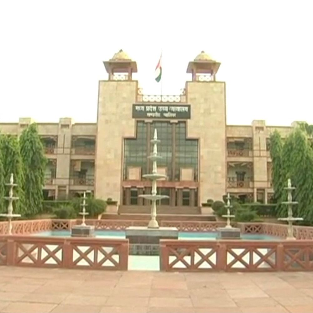 ग्वालियर में 28 साल बाद कर्मचारी की बर्खास्तगी बहाल:हाईकोर्ट का आदेश- दिवंगत कर्मचारी के परिवार को पेंशन और अन्य लाभ दे सरकार