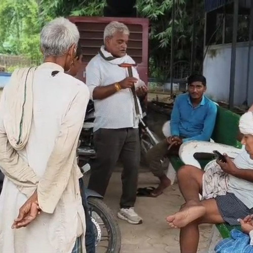 तालाब में भैंस धोते समय युवक की डूबकर मौत:कैमूर में 28 वर्षीय पशुपालक का 10 घंटे बाद मिला शव, कोहराम