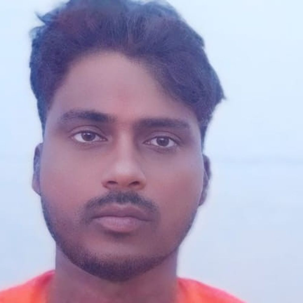 हाई टेंशन तार की चपेट में आए राजमिस्त्री की मौत:मधेपुरा में छत पर छड़ काटते समय लाइन से टकराया, 3 बच्चे का था पिता